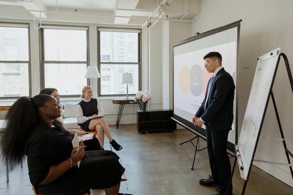 Explore la data marketing school pour propulser votre avenir professionnel
